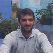 Laureato in Giurisprudenza, Diplomato al Liceo Classico